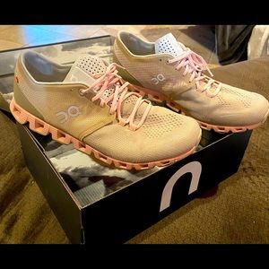 Cloud x sand rose size 11 shoe. Like new